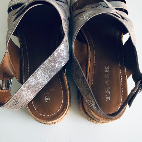 Trask 'Randi' Women's 9.5 Pewter Platform Sandal Strappy - Picture 6 of 12